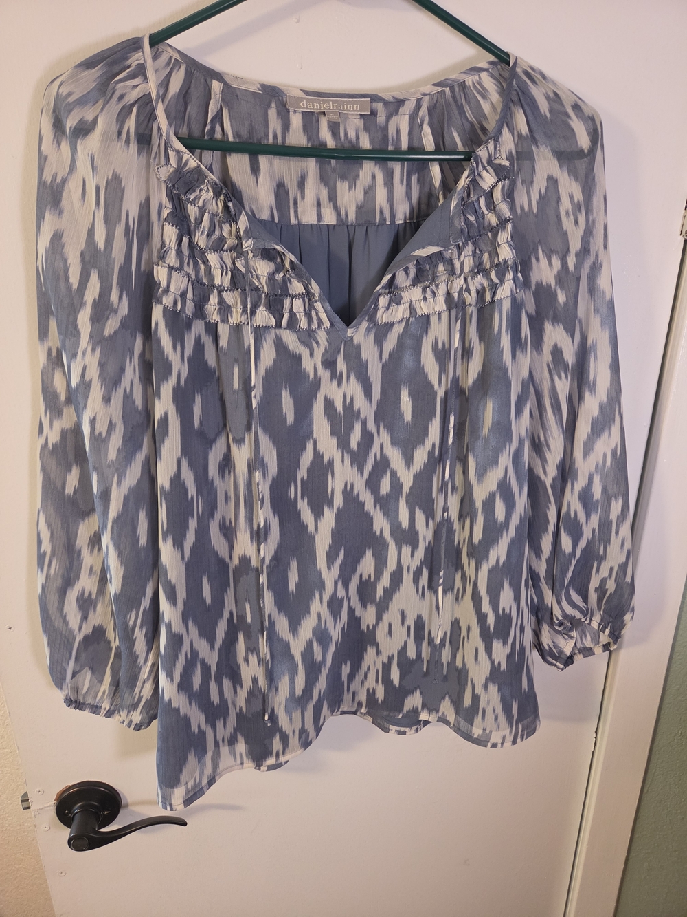 NWT-Daniel Rainn Slate Blue and White Ikat Peasant Top Size Med
